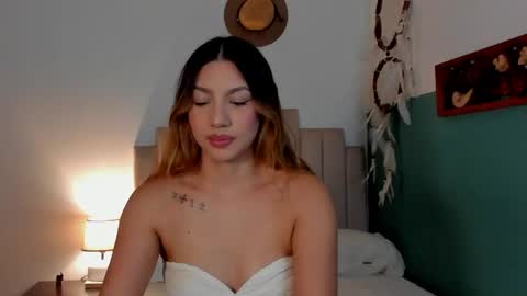 Snapshot of h3y_mia3 chatting on 05/25/26, 03:23 Paulina online show from 05/25/26, 03:23