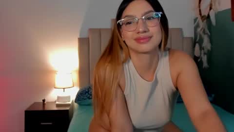 Snapshot of h3y_mia3 chatting on 05/27/26, 03:14 Paulina online show from 05/27/26, 03:14
