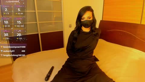 Snapshot of habibi_moon chatting on 01/14/25, 05:40 Linda online show from 01/14/25, 05:40