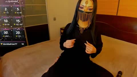 Snapshot of habibi_moon chatting on 02/12/25, 06:40 Linda online show from 02/12/25, 06:40