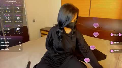 Snapshot of habibi_moon chatting on 03/02/25, 05:23 Linda online show from 03/02/25, 05:23