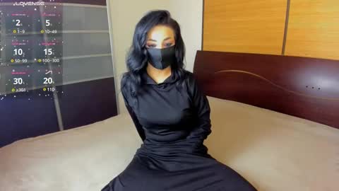 Snapshot of habibi_moon chatting on 03/11/25, 02:10 Linda online show from 03/11/25, 02:10