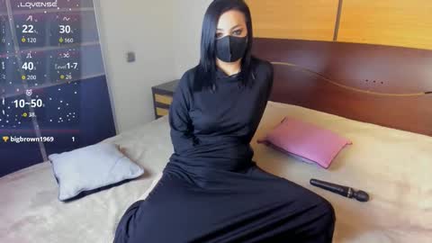 Snapshot of habibi_moon chatting on 09/17/25, 02:46 Linda online show from 09/17/25, 02:46