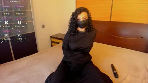 Snapshot of habibi_moon chatting on 09/20/25, 10:16 Linda online show from 09/20/25, 10:16