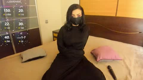 Snapshot of habibi_moon chatting on 11/11/25, 02:55 Linda online show from 11/11/25, 02:55