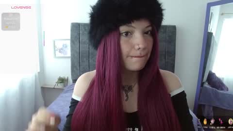 Snapshot of hadde01 chatting on 11/30/25, 01:48 Hadde online show from 11/30/25, 01:48