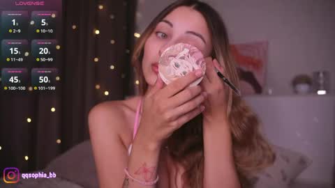 Snapshot of hadleynichols chatting on 04/23/26, 01:18 Hi Im Rebecca Glad to see you in my room PVT is open online show from 04/23/26, 01:18