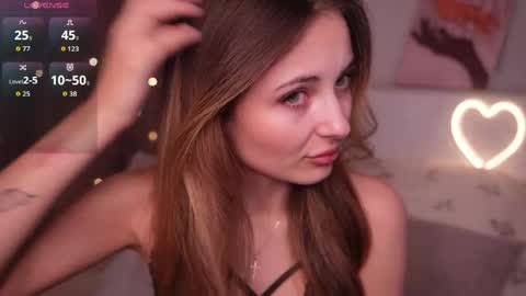 Snapshot of hadleynichols chatting on 06/01/26, 01:18 Hi Im Rebecca Glad to see you in my room PVT is open online show from 06/01/26, 01:18
