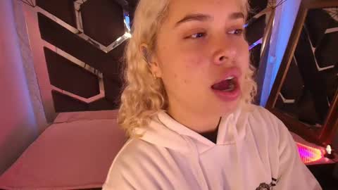 Haely online show from 10/05/25, 12:36