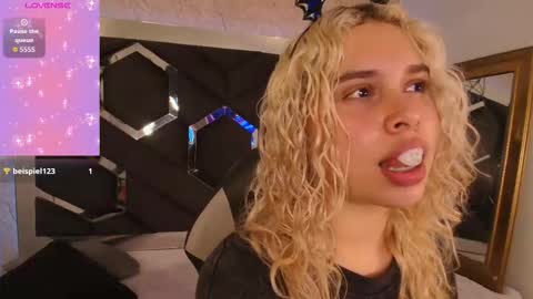 Haely online show from 11/02/25, 09:06