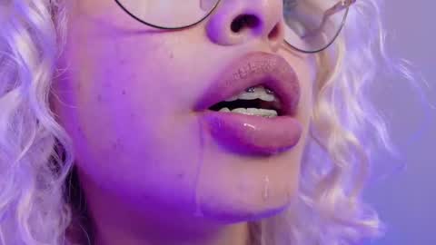 Snapshot of haelycute chatting on 03/05/26, 06:20 Haely online show from 03/05/26, 06:20