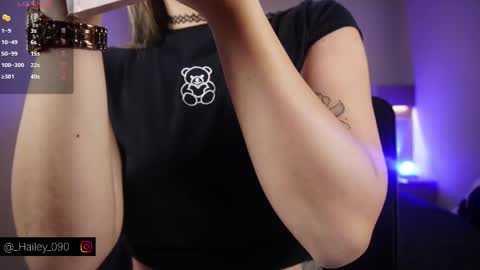 Snapshot of hailey_09 chatting on 10/06/25, 03:04 Hailey online show from 10/06/25, 03:04