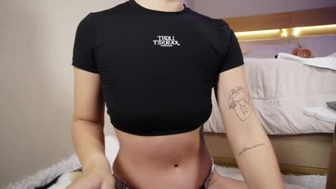 Snapshot of hailey_09 chatting on 11/04/25, 02:16 Hailey online show from 11/04/25, 02:16