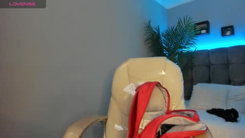 Snapshot of hailey_bieber_ chatting on 02/16/26, 08:49 hailey_bieber_ online show from 02/16/26, 08:49