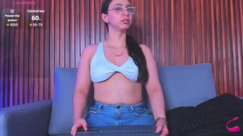 Snapshot of hailey_bieber_ chatting on 02/28/26, 12:11 hailey_bieber_ online show from 02/28/26, 12:11