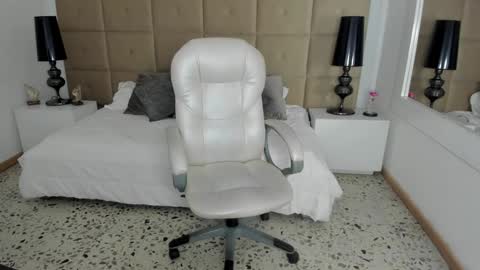 hailey online show from 01/03/25, 08:32