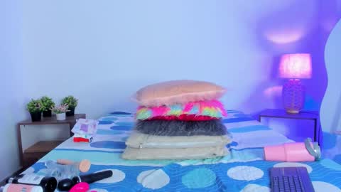 hailey_hadid online show from 10/16/25, 07:15