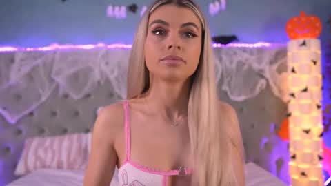 Snapshot of hailey_madow chatting on 10/26/25, 08:20 Hailey online show from 10/26/25, 08:20