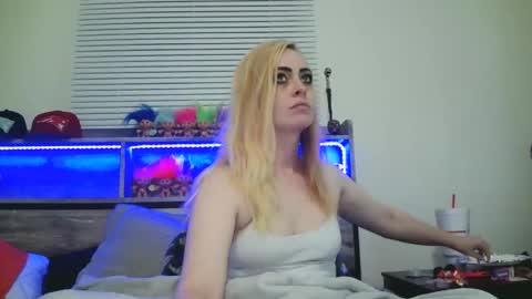 Hailey and d online show from 12/10/24, 12:06