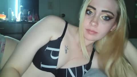 Hailey and d online show from 12/18/24, 04:53