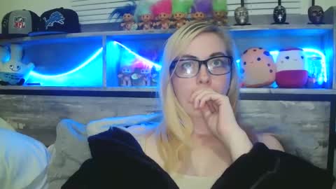 Hailey and d online show from 02/24/25, 01:35