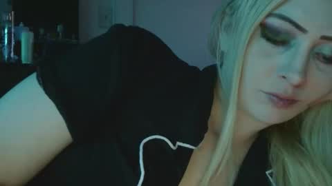 Hailey and d online show from 12/22/25, 10:12