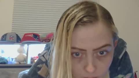 Hailey and d online show from 02/04/26, 12:38