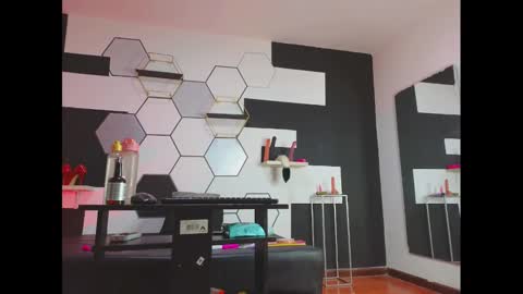 Snapshot of haileycat_ chatting on 01/06/25, 12:05 haileycat_ online show from 01/06/25, 12:05