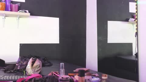 haileycat_ online show from 11/05/25, 02:33