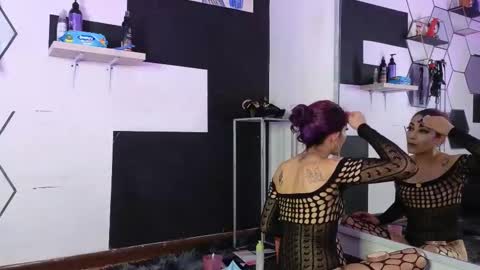 haileycat_ online show from 12/23/25, 01:36