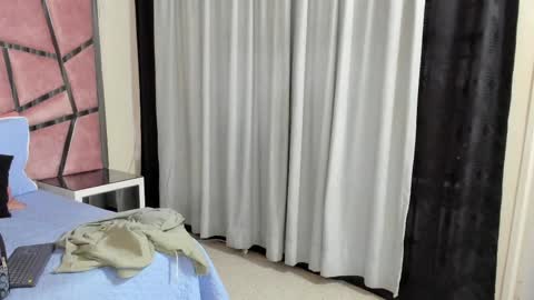 Hailey online show from 09/18/25, 11:34