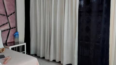 Hailey online show from 09/26/25, 11:58