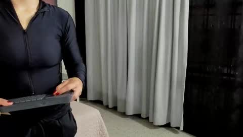 Hailey online show from 09/30/25, 11:59