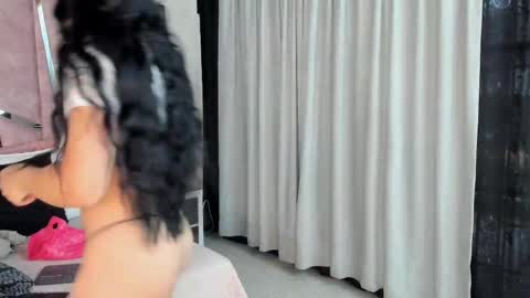 Hailey online show from 10/03/25, 12:13