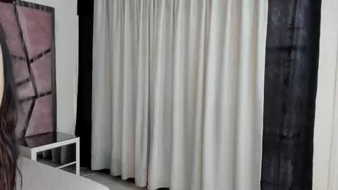 Hailey online show from 10/04/25, 12:03