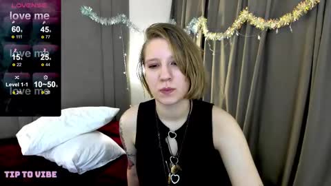 Snapshot of haileyfoxy chatting on 01/03/25, 05:50 Hailey online show from 01/03/25, 05:50