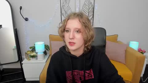 Snapshot of haileyfoxy chatting on 09/18/25, 08:49 Hailey online show from 09/18/25, 08:49