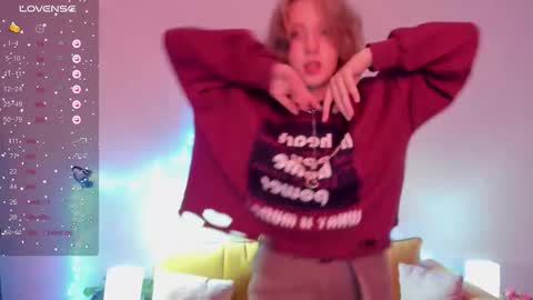 Snapshot of haileyfoxy chatting on 10/08/25, 08:56 Hailey online show from 10/08/25, 08:56