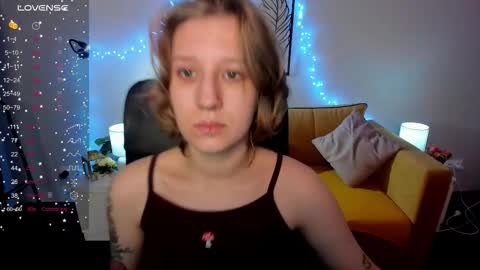 Snapshot of haileyfoxy chatting on 10/13/25, 08:47 Hailey online show from 10/13/25, 08:47