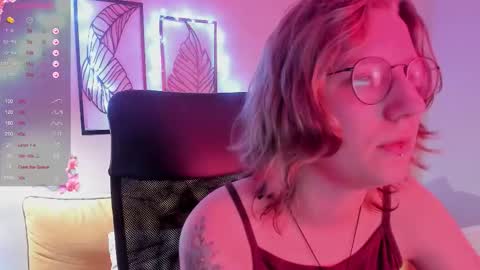 Snapshot of haileyfoxy chatting on 11/22/25, 09:19 Hailey online show from 11/22/25, 09:19