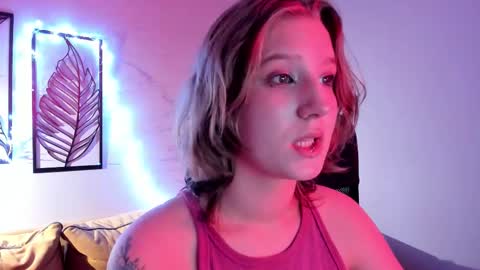 Snapshot of haileyfoxy chatting on 11/30/25, 09:35 Hailey online show from 11/30/25, 09:35