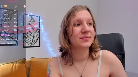 Snapshot of haileyfoxy chatting on 01/05/26, 05:27 Hailey online show from 01/05/26, 05:27