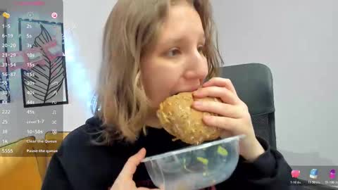 Snapshot of haileyfoxy chatting on 01/10/26, 09:00 Hailey online show from 01/10/26, 09:00