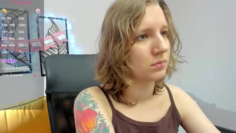 Snapshot of haileyfoxy chatting on 01/12/26, 10:42 Hailey online show from 01/12/26, 10:42