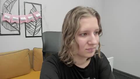 Snapshot of haileyfoxy chatting on 02/13/26, 12:01 Hailey online show from 02/13/26, 12:01