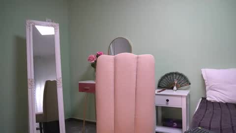 Snapshot of haileymoon85 chatting on 10/27/25, 05:11 Hailey online show from 10/27/25, 05:11