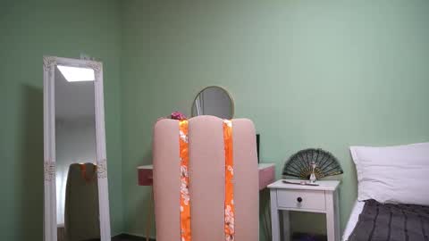 Snapshot of haileymoon85 chatting on 10/29/25, 04:15 Hailey online show from 10/29/25, 04:15