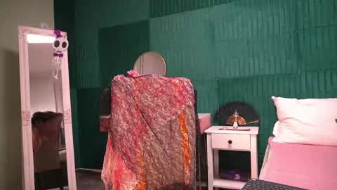 Snapshot of haileymoon85 chatting on 10/30/25, 04:14 Hailey online show from 10/30/25, 04:14