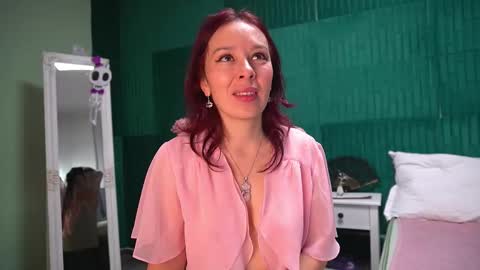 Snapshot of haileymoon85 chatting on 11/05/25, 04:23 Hailey online show from 11/05/25, 04:23