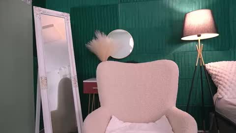 Snapshot of haileymoon85 chatting on 11/12/25, 03:51 Hailey online show from 11/12/25, 03:51